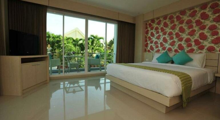 Chalong Beach Front Residence - Photo5