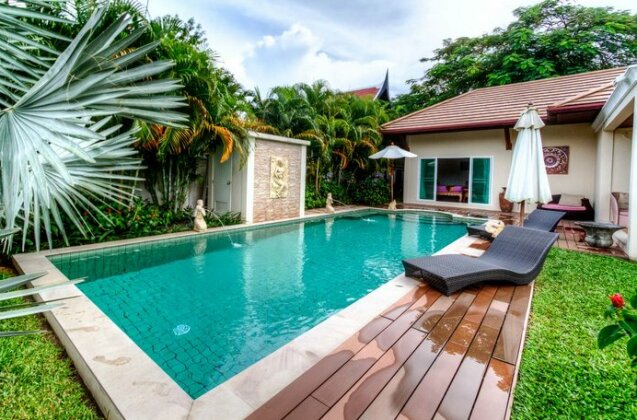 Pommard Villa by Jetta
