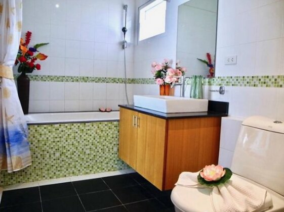 Relife Residence 1 BR Apartment in Nai Harn - Photo2
