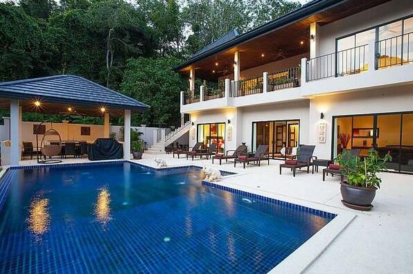 Villa Pagarang - 6 Bed - Beautiful Poolside Dining Area