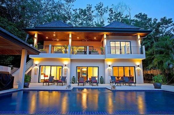 Villa Pagarang - 6 Bed - Beautiful Poolside Dining Area - Photo2