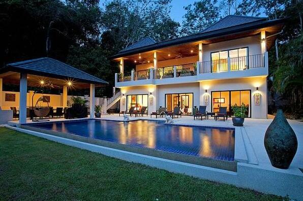 Villa Pagarang - 6 Bed - Beautiful Poolside Dining Area - Photo3