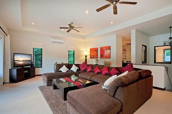 Villa Pagarang - 6 Bed - Beautiful Poolside Dining Area - Photo5