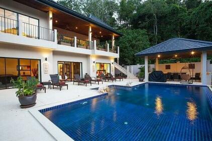 Villa Pagarang - 6 Bed - Beautiful Poolside Dining Area