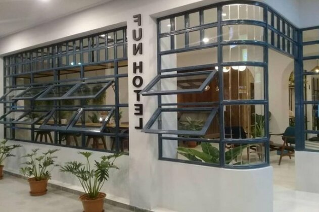 Fun Hotel - Photo2