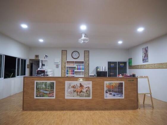 At Night Airport Resort - Photo3
