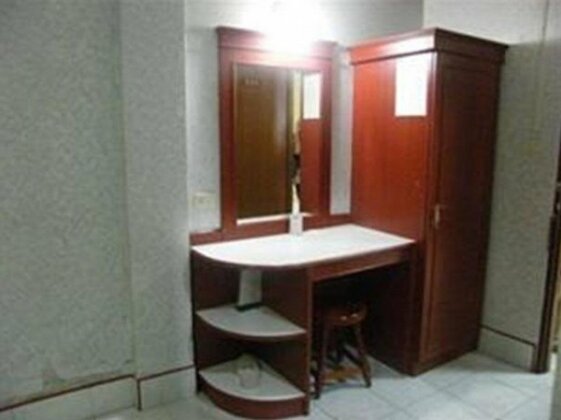 P J Hotel - Photo2