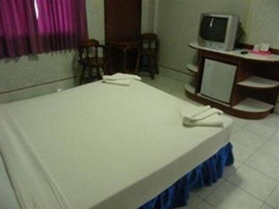 P J Hotel - Photo3