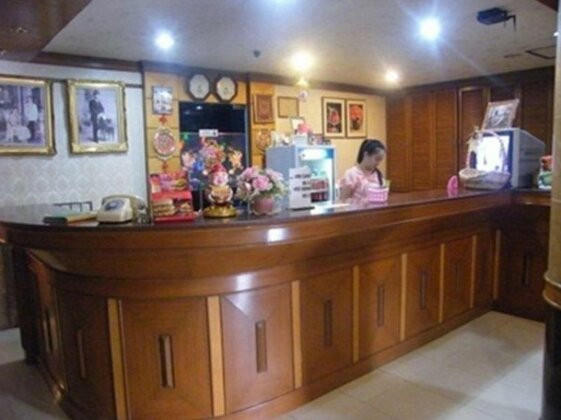 P J Hotel - Photo4