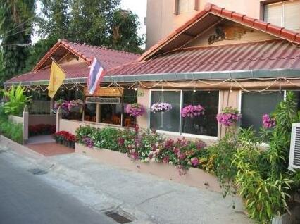 Rux-Thai Hotel & Guest House