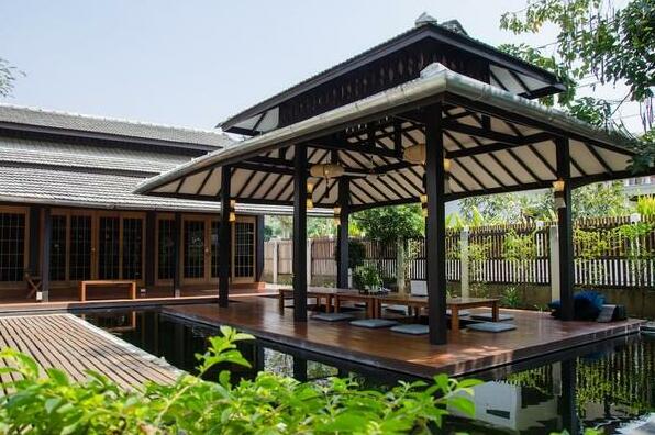 Lovely Japanese Style Garden Villa
