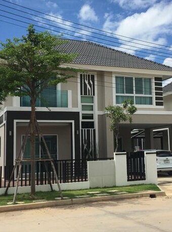 Two-storey house 3 rooms airport pick-up service