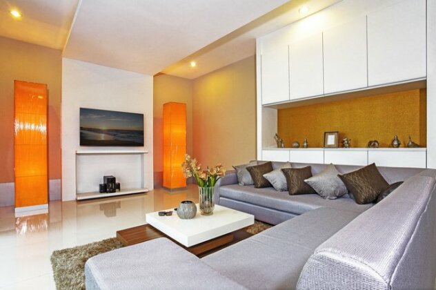 Jomtien Waree 8 - 6 Bedroom Pool Villa - Photo2