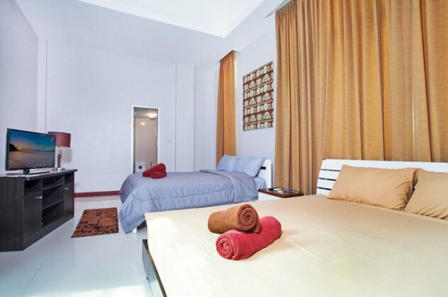 Jomtien Waree 8 - 6 Bedroom Pool Villa - Photo3