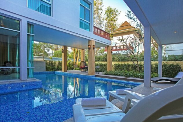 Jomtien Waree 8 - 6 Bedroom Pool Villa - Photo4