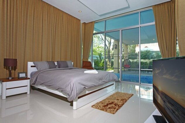 Jomtien Waree 8 - 6 Bedroom Pool Villa - Photo5