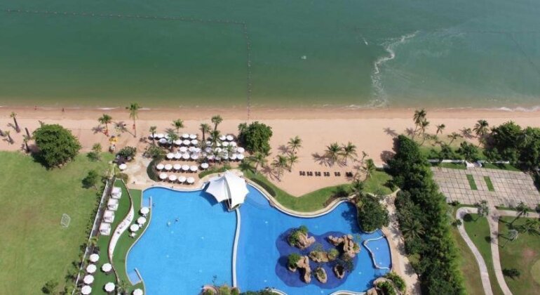 Luxury Villa Private Pool Beach in Movenpick resort Pattaya - Photo2