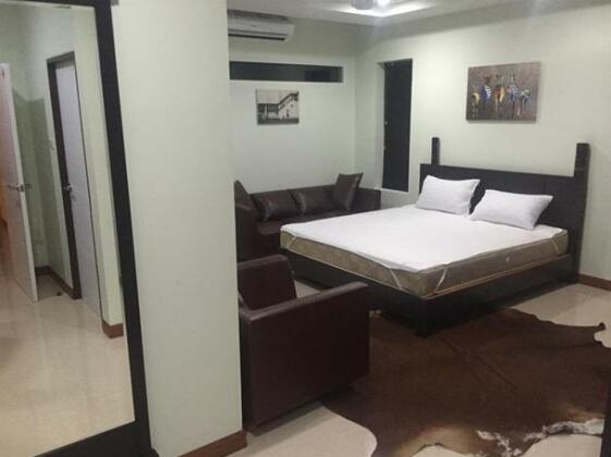 Sathiyas Luxury Bed & Breakfast Suites - Photo2