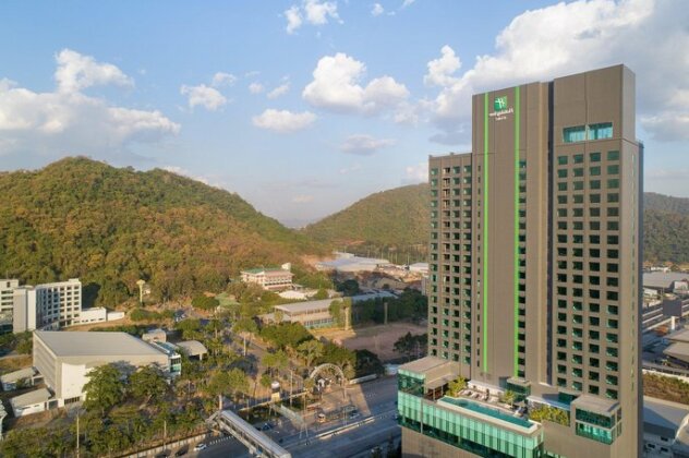 Holiday Inn & Suites Siracha Laemchabang - Photo2