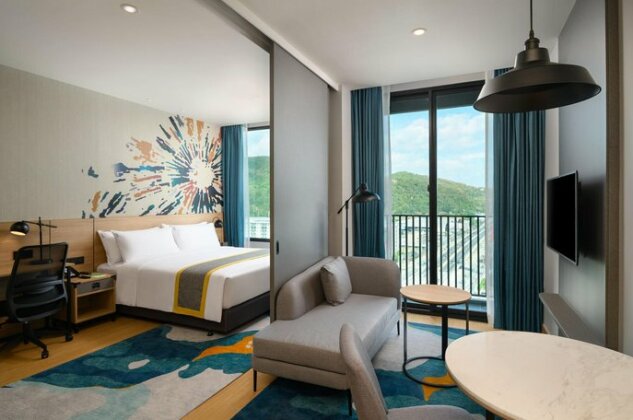 Holiday Inn & Suites Siracha Laemchabang - Photo4
