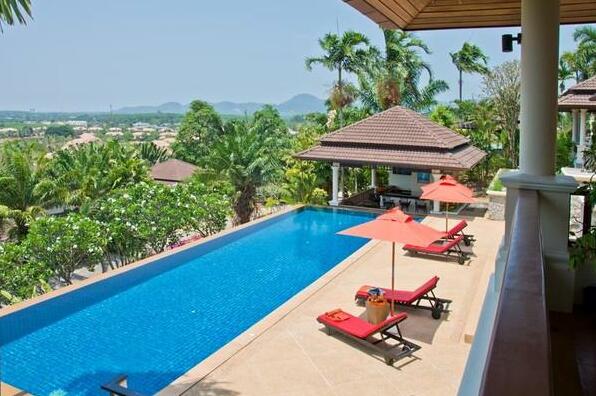 Oriole 4 Bed Luxury Pool Villa nr beach - Photo2