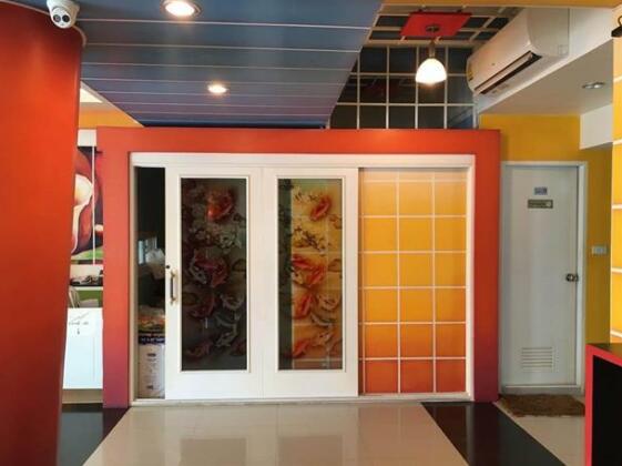 The Colorful Hotel - Photo2