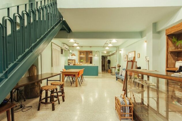 A Local Something Hostel - Photo4