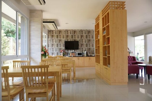 Chompu Nakarin Apartment - Photo2