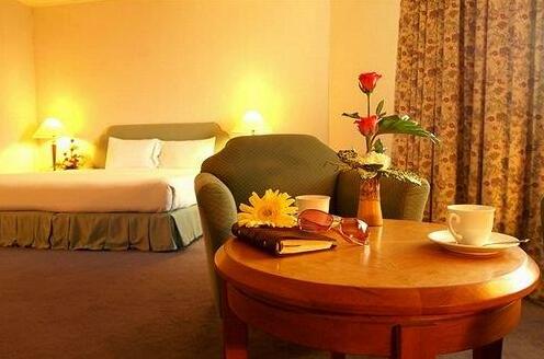 Thumrin Thana Hotel - Photo4