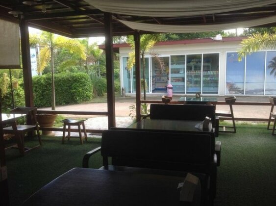 Check In and Chill Out - Photo2