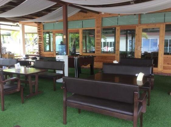 Check In and Chill Out - Photo3