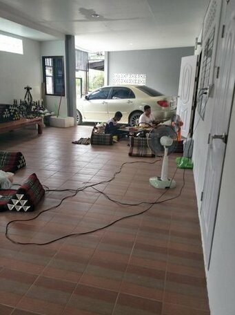 Tuk Tuk Trat Hostel - Photo5