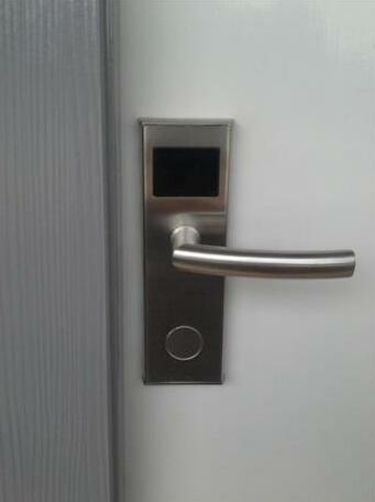 Loginn Hotel Ubon Ratchathani - Photo2