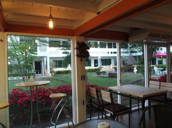 Moon Fox CafeInn Art & Gallery - Photo3