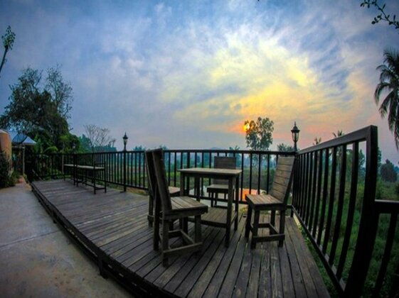 Plus Hotel Wang Saphung - Photo4