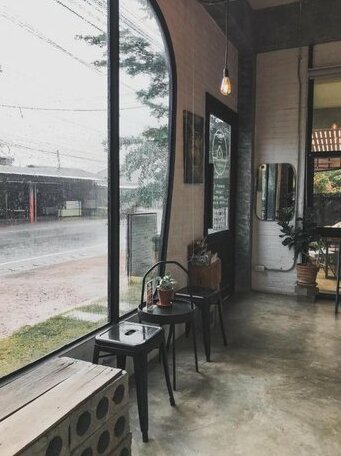 YOJI House and Cafe - Photo3