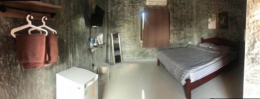 YOJI House and Cafe - Photo4