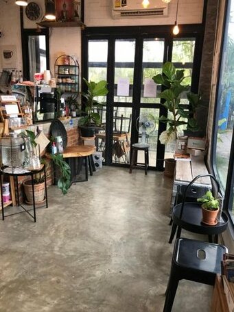 YOJI House and Cafe - Photo5