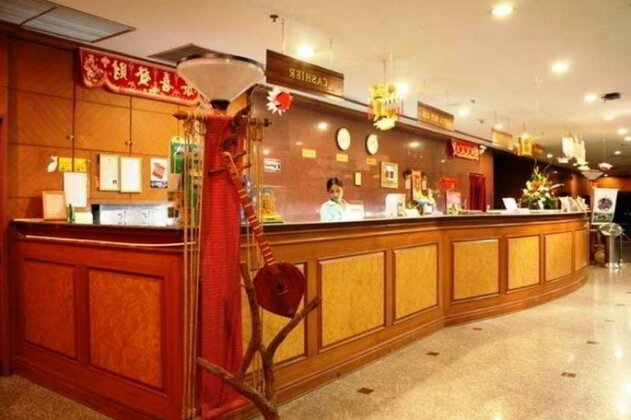 J P Emerald Hotel - Photo3