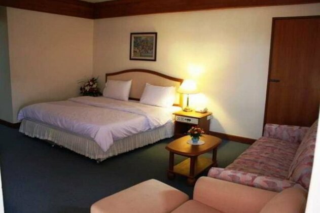 J P Emerald Hotel - Photo5