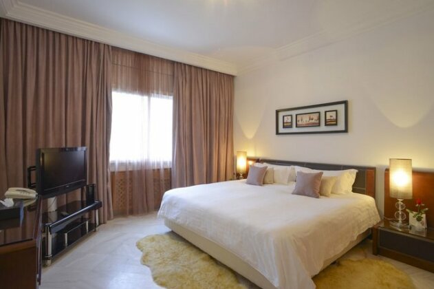 The Penthouse Suites Hotel - Photo3