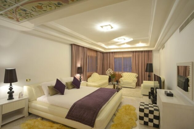 The Penthouse Suites Hotel - Photo4