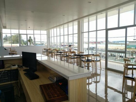 Coastline Hotel - Photo2
