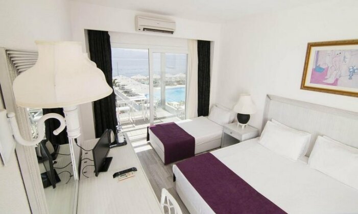 Charm Beach Hotel - Photo3