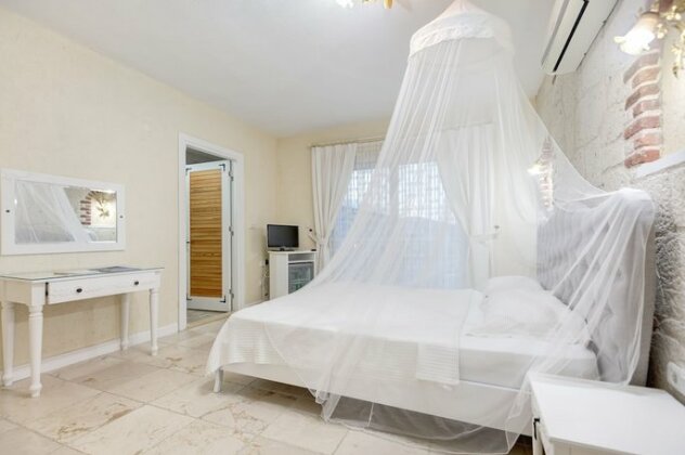 Alaroof Hotel - Photo4