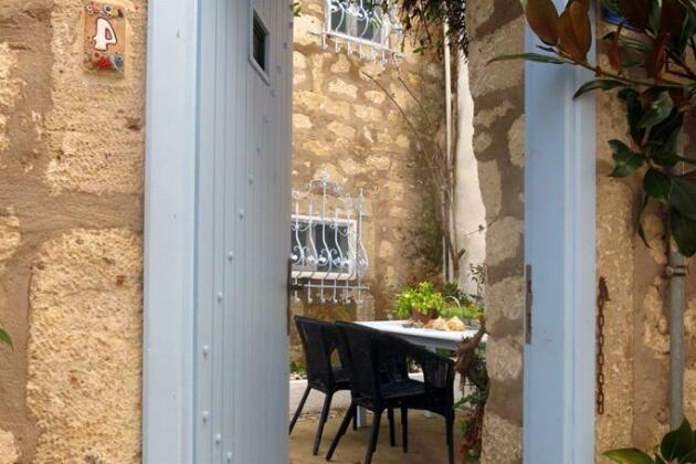 Benceev - Bluehouse - Photo2