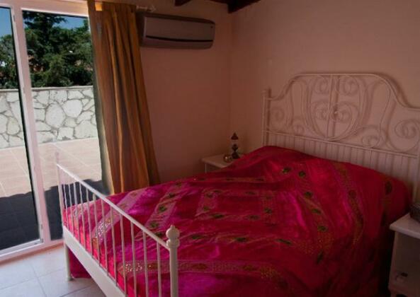 Karyada Hotel - Photo2