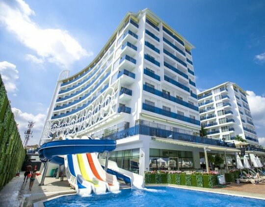 Azura Deluxe Resort & Spa - Ultra All Inclusive - Photo2