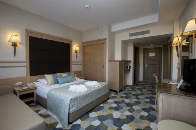 Fame Residence Lara & Spa - Photo4
