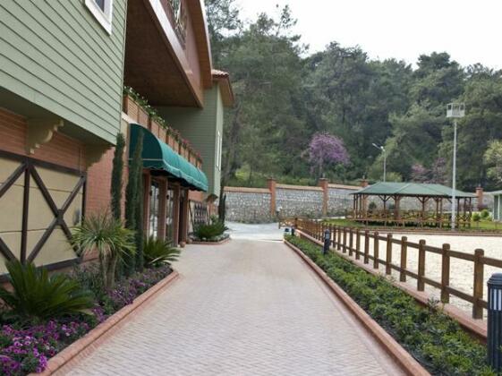 Padok Premium Hotel and Stables - Photo3